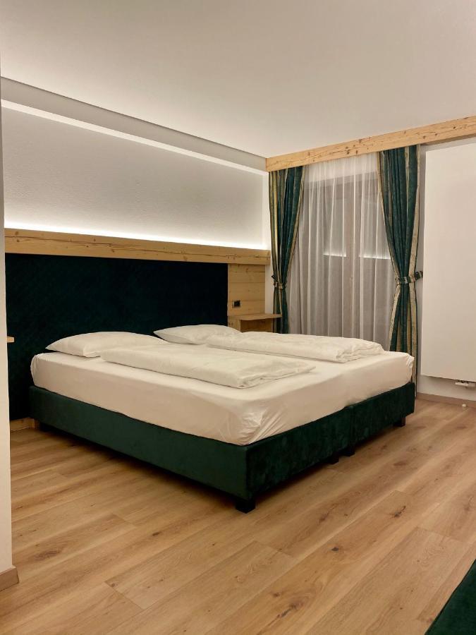 Garni Hotel And Apartments Wildbach Selva di Val Gardena Luaran gambar