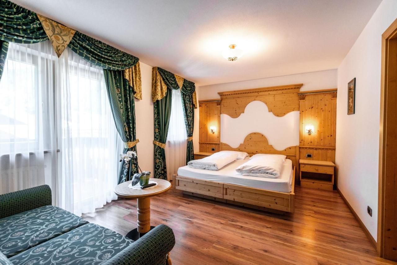 Garni Hotel And Apartments Wildbach Selva di Val Gardena Luaran gambar
