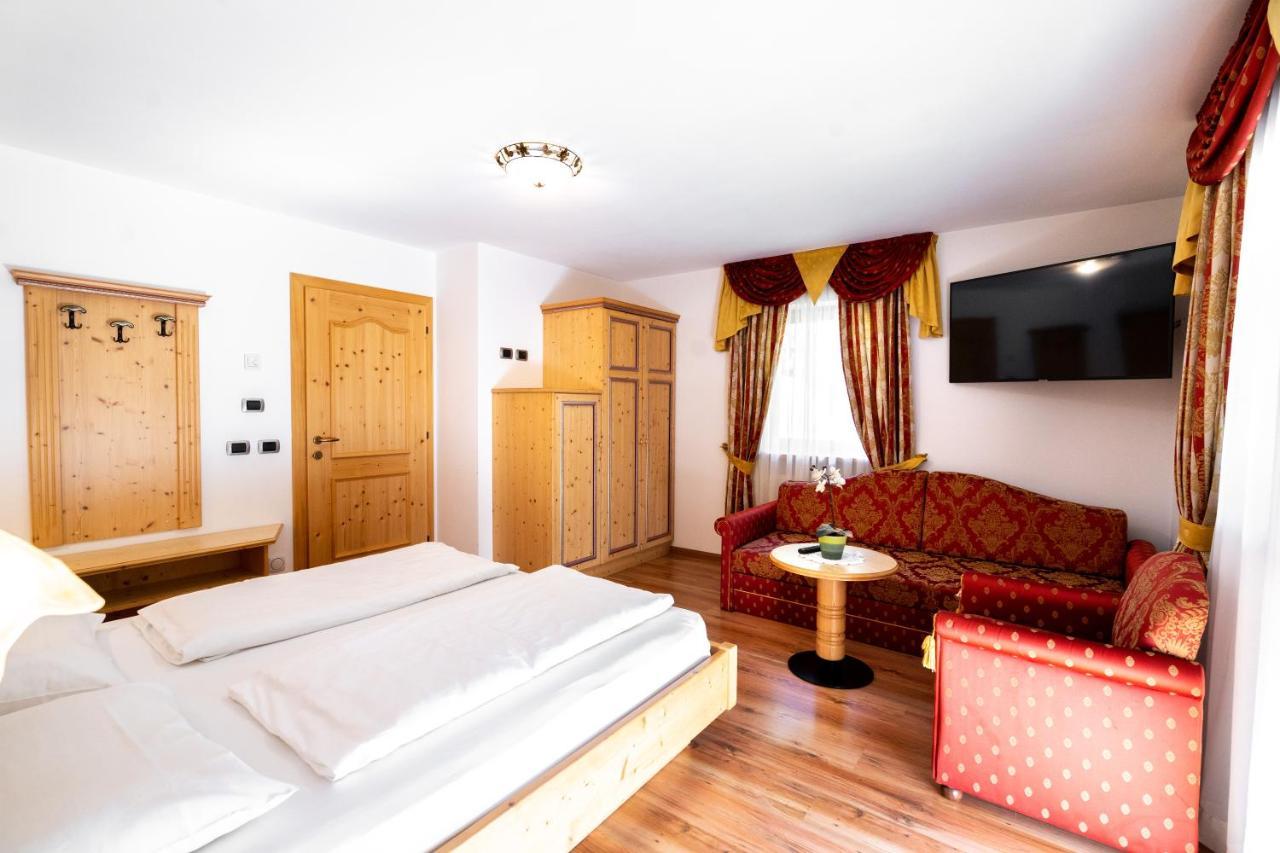 Garni Hotel And Apartments Wildbach Selva di Val Gardena Luaran gambar