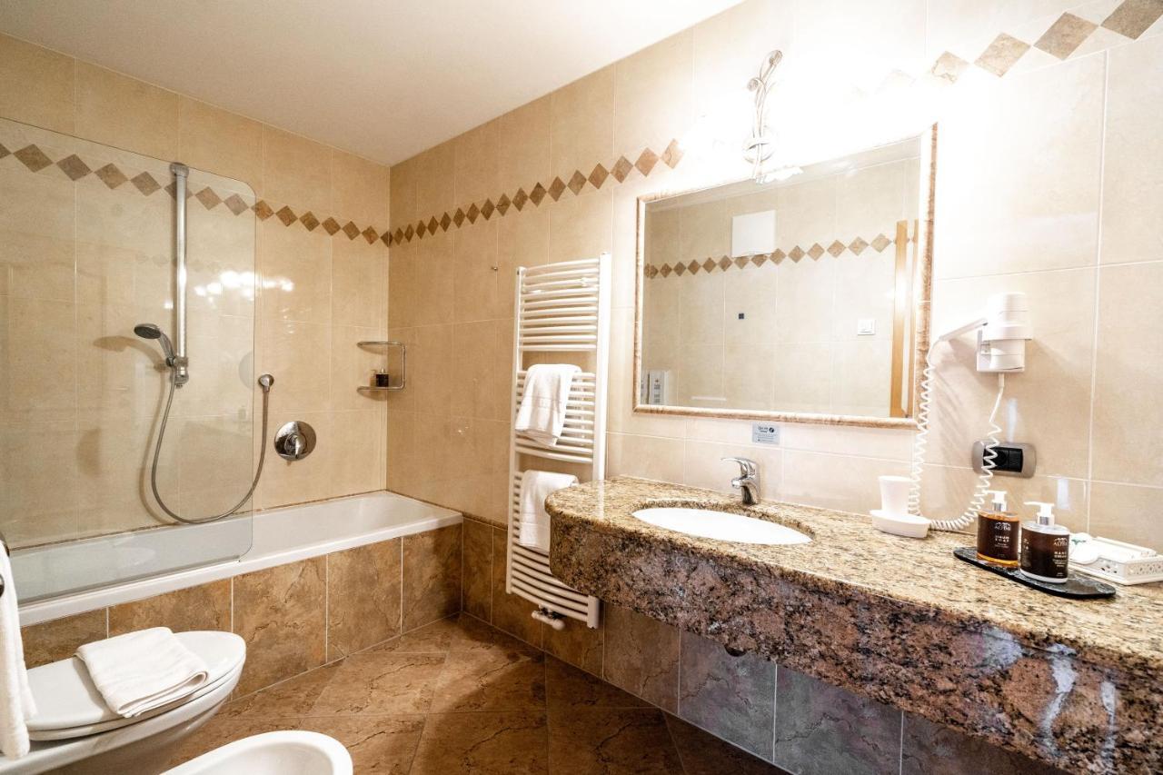 Garni Hotel And Apartments Wildbach Selva di Val Gardena Luaran gambar