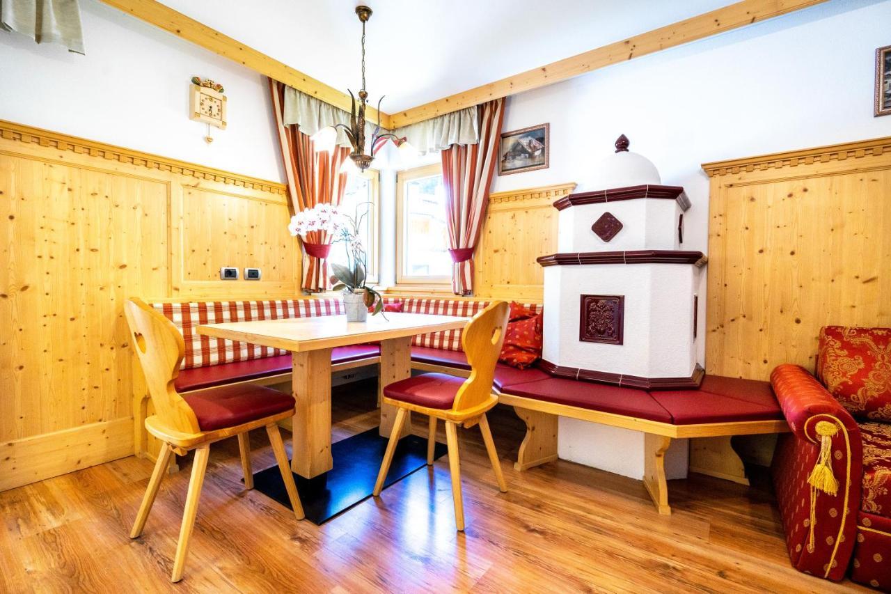 Garni Hotel And Apartments Wildbach Selva di Val Gardena Luaran gambar