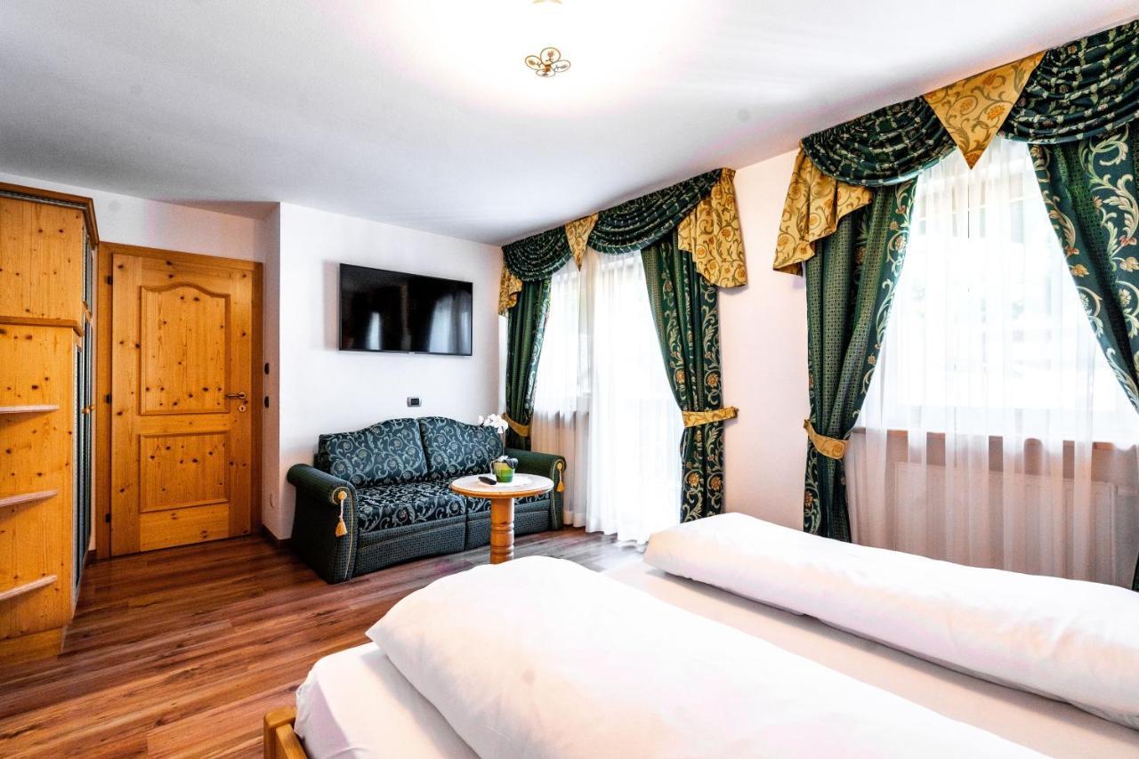 Garni Hotel And Apartments Wildbach Selva di Val Gardena Luaran gambar