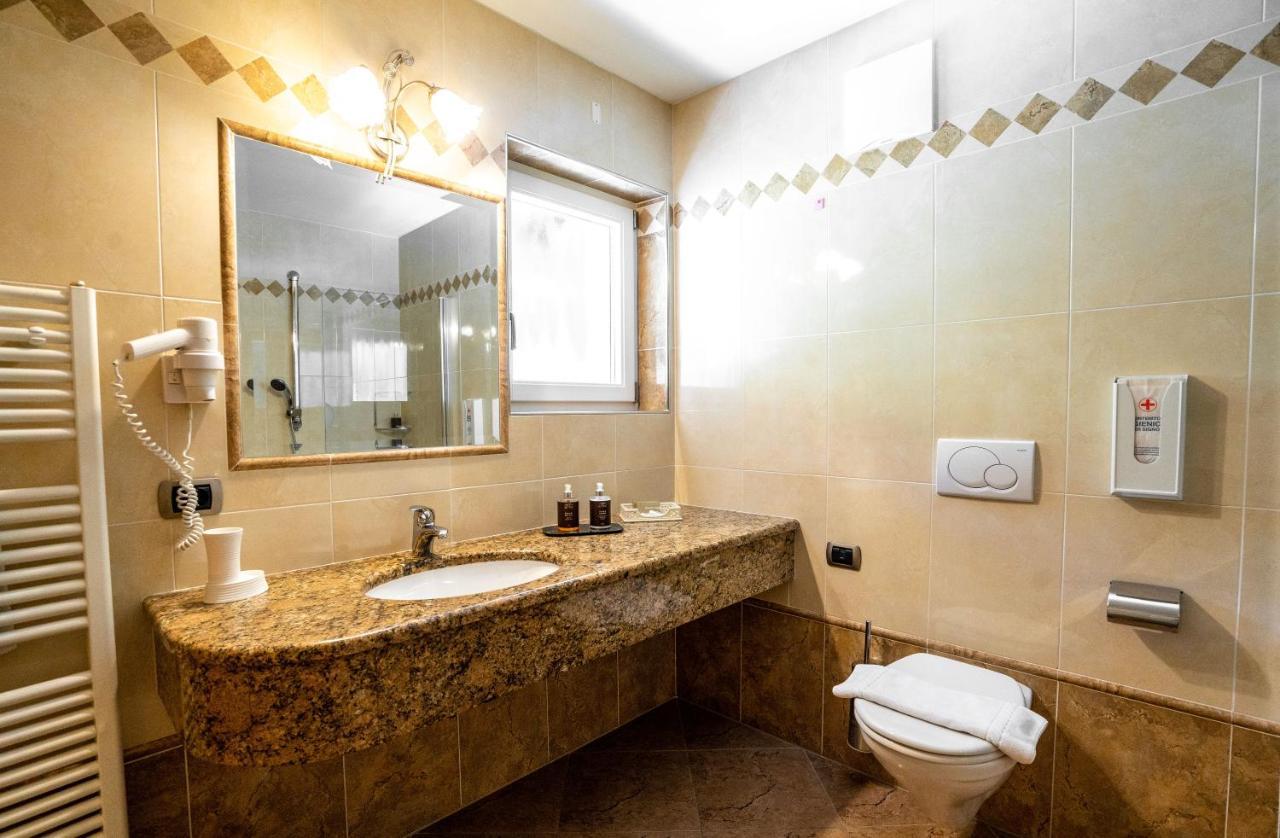 Garni Hotel And Apartments Wildbach Selva di Val Gardena Luaran gambar