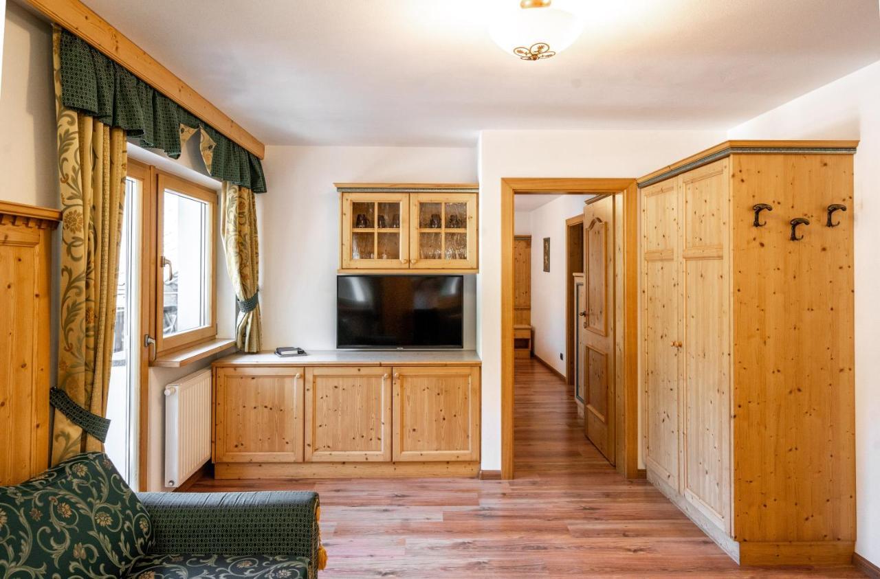 Garni Hotel And Apartments Wildbach Selva di Val Gardena Luaran gambar