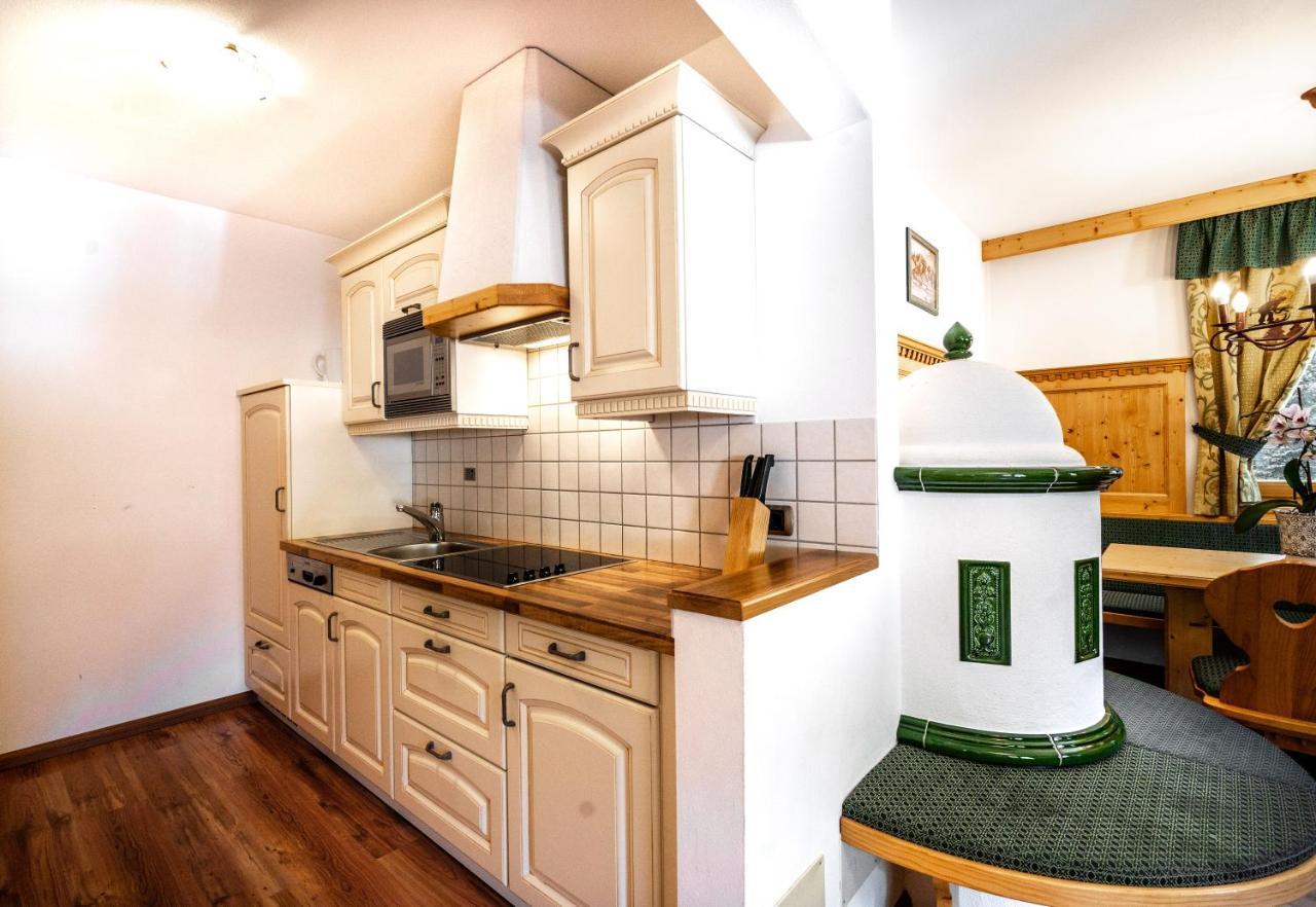 Garni Hotel And Apartments Wildbach Selva di Val Gardena Luaran gambar