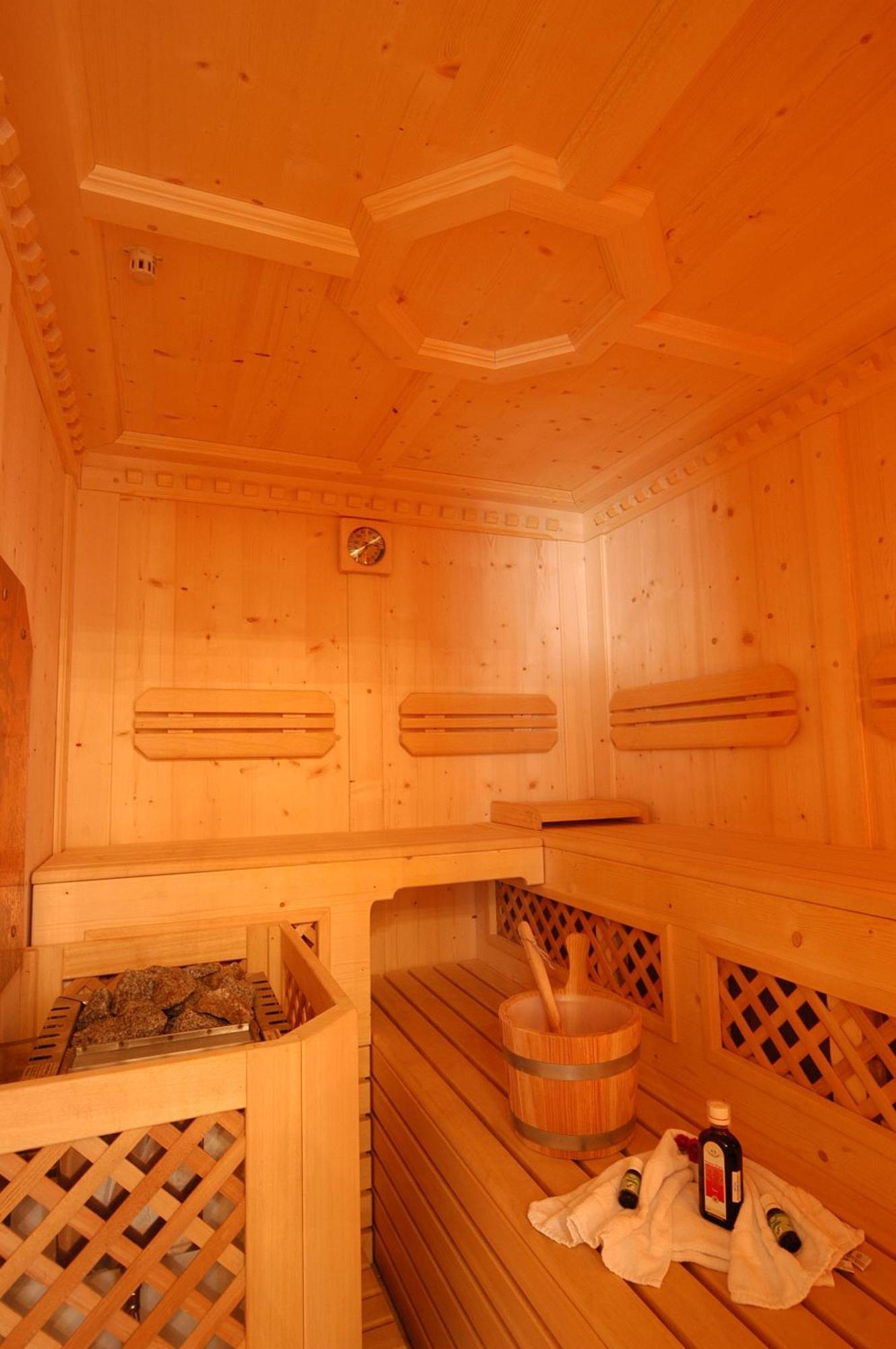 Garni Hotel And Apartments Wildbach Selva di Val Gardena Luaran gambar
