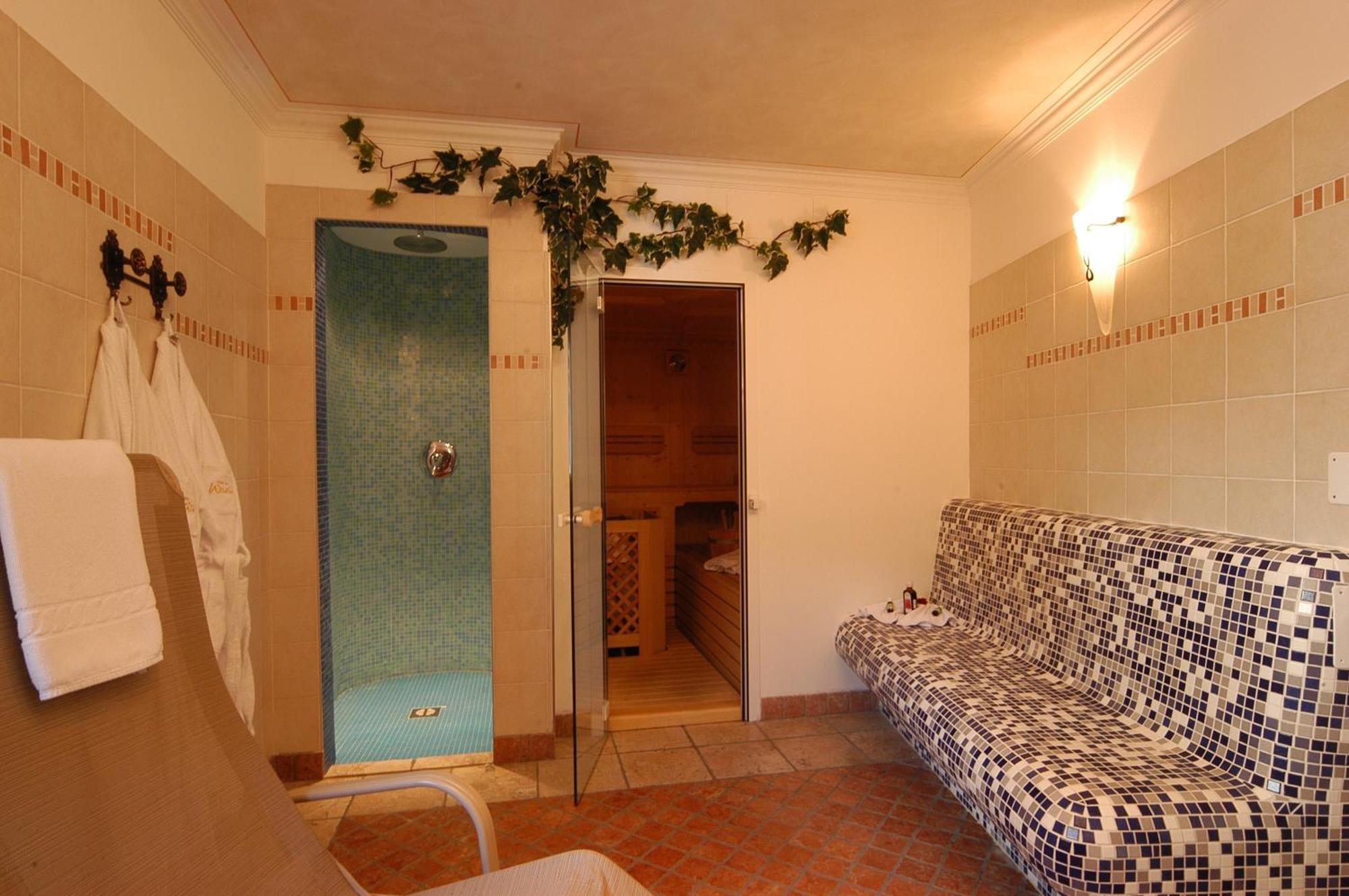 Garni Hotel And Apartments Wildbach Selva di Val Gardena Luaran gambar