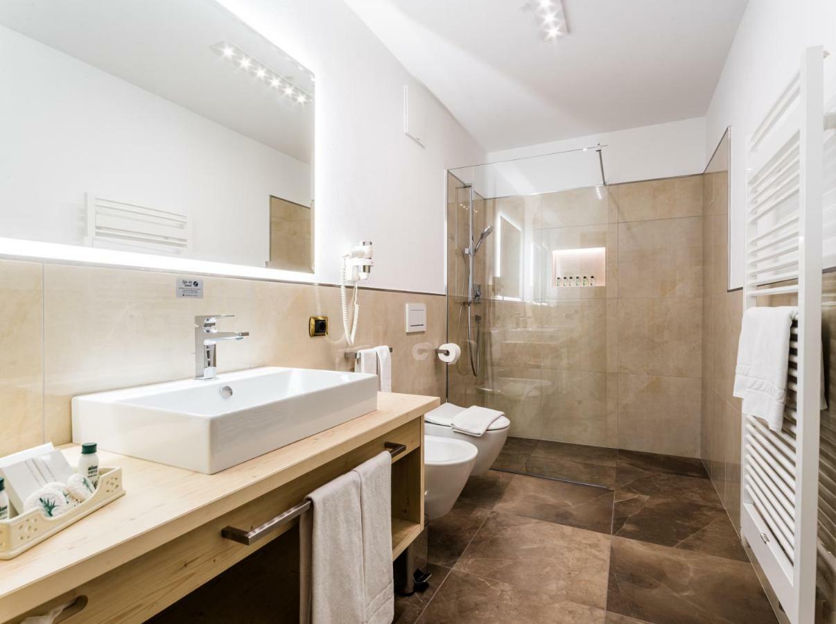 Garni Hotel And Apartments Wildbach Selva di Val Gardena Luaran gambar