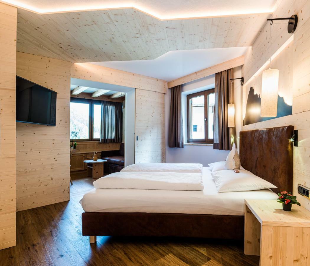 Garni Hotel And Apartments Wildbach Selva di Val Gardena Luaran gambar