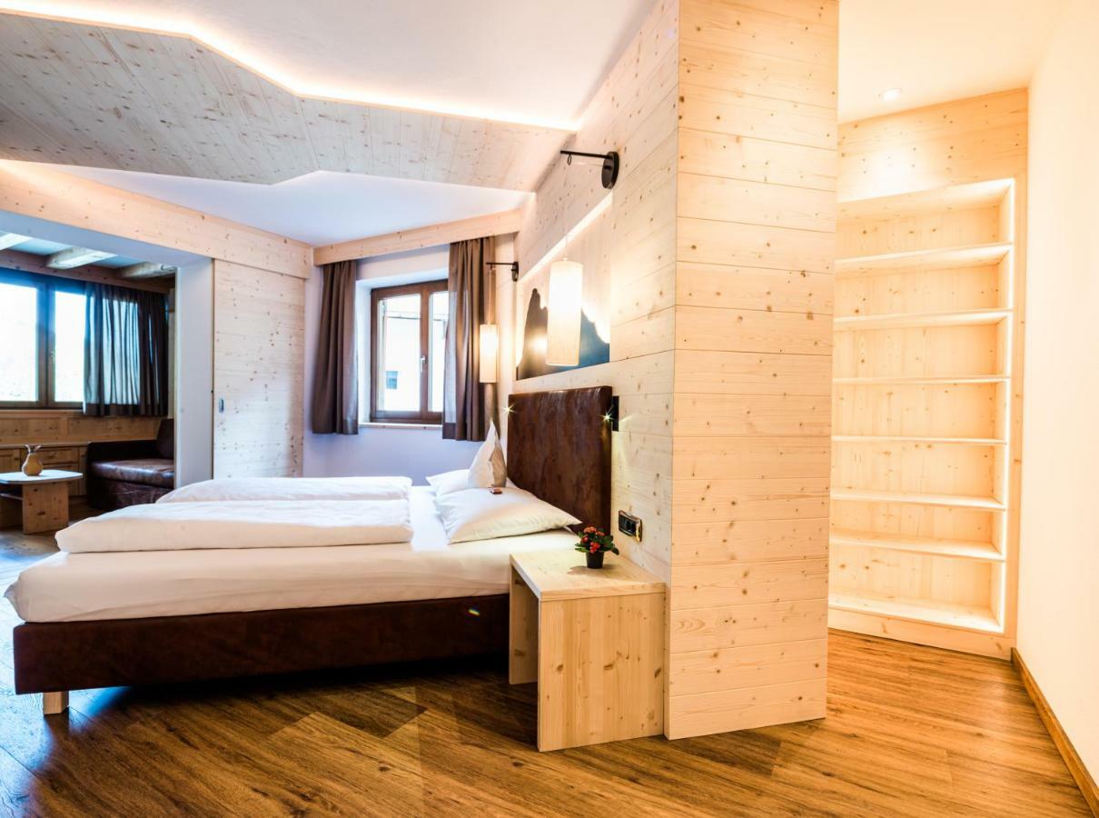 Garni Hotel And Apartments Wildbach Selva di Val Gardena Luaran gambar