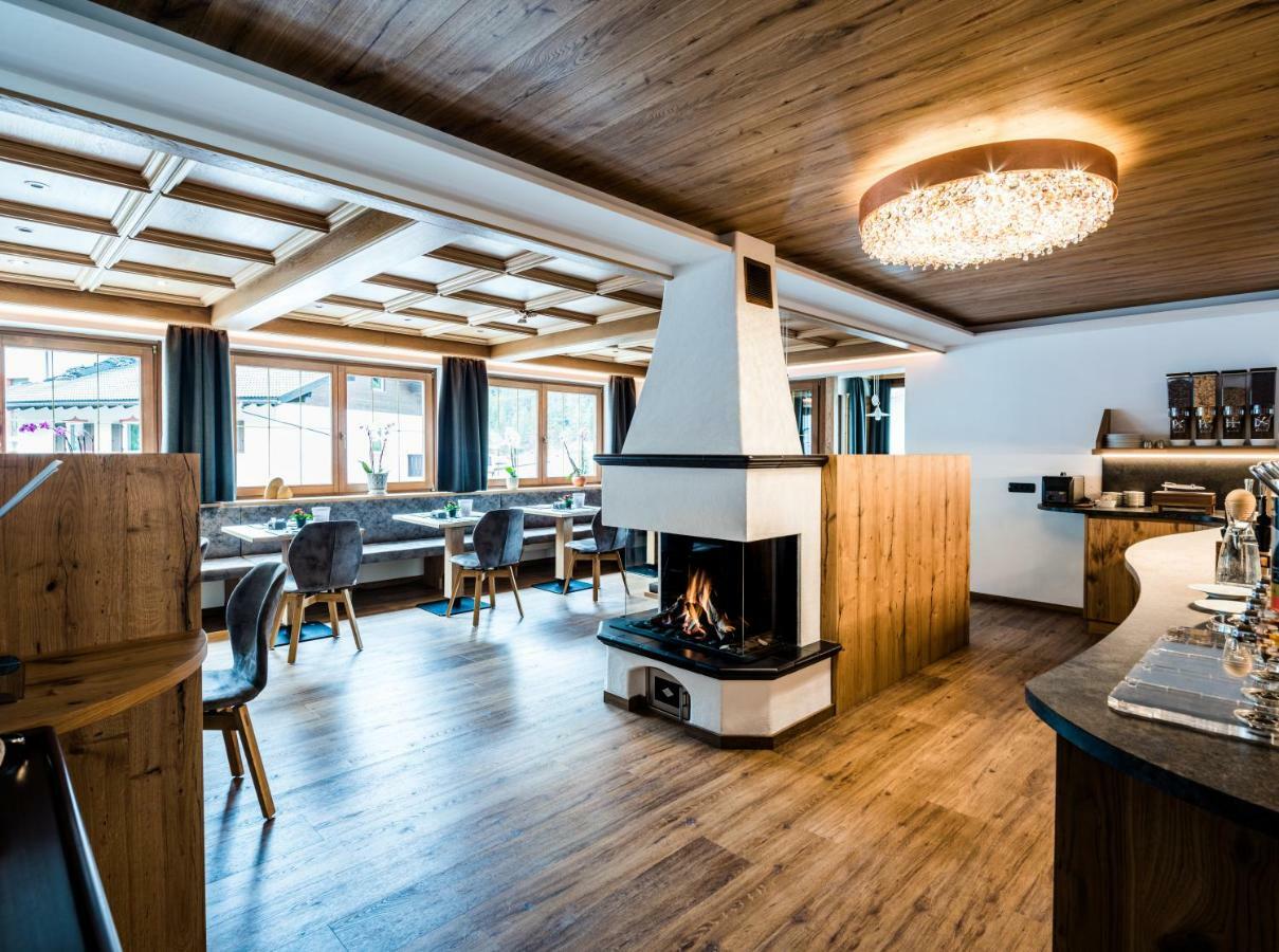 Garni Hotel And Apartments Wildbach Selva di Val Gardena Luaran gambar